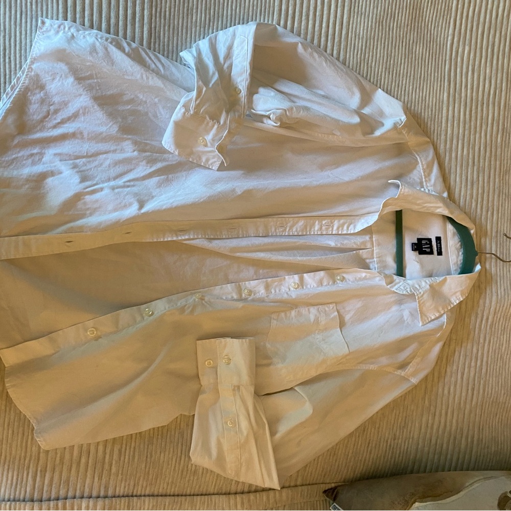 Gap white button up